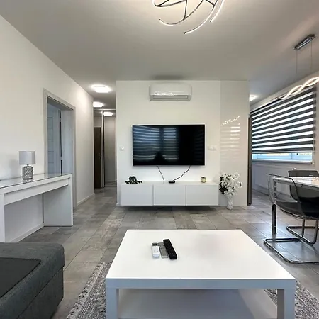 Utulny V Rezidencii Pri Mlyne Apartment